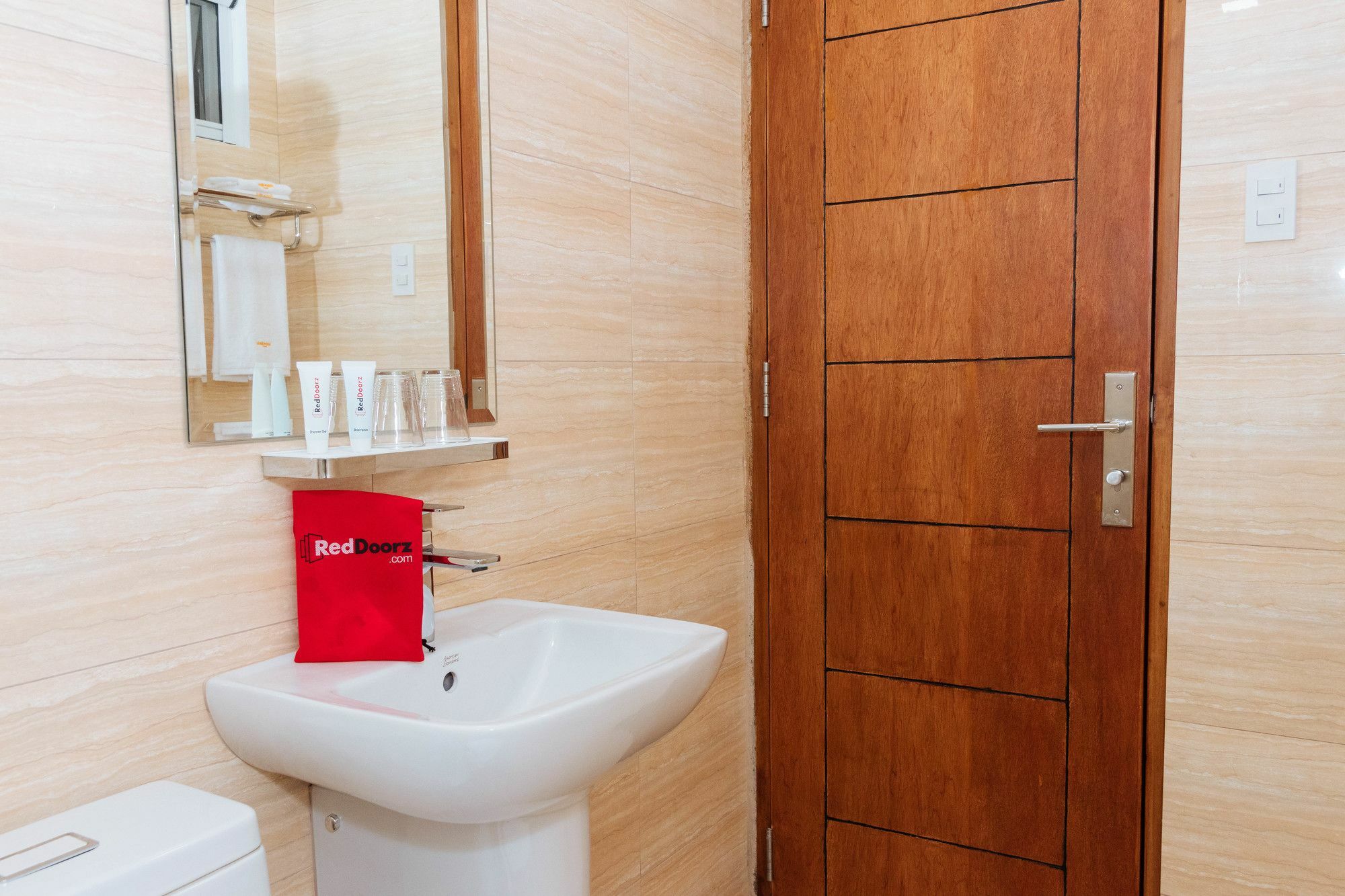 Hotel Reddoorz Premium @ Sampaloc Makati Makati City Exterior foto